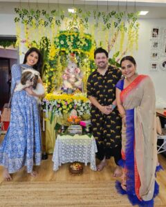 Aishwarya Sakhuja Instagram - With Vighnaharta's blessings, and lots of good food and good times spent with all my favourites, I surely had a Shubh, Sukhi and Khushi wala celebration 😍
.
.
#ganpatibappamorya #bappamorya #darshan #friends #family #festivevibes #aishwaryasakhuja

Outfit by @tara_c_tara

@lizaa_malik 
@gautidihatti 
@aashawarriar 
@geeta_nirupam