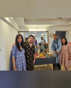 Aishwarya Sakhuja Instagram - With Vighnaharta's blessings, and lots of good food and good times spent with all my favourites, I surely had a Shubh, Sukhi and Khushi wala celebration 😍
.
.
#ganpatibappamorya #bappamorya #darshan #friends #family #festivevibes #aishwaryasakhuja

Outfit by @tara_c_tara

@lizaa_malik 
@gautidihatti 
@aashawarriar 
@geeta_nirupam
