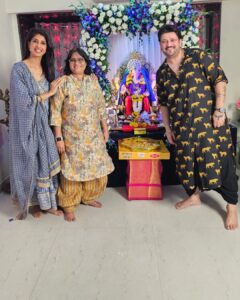 Aishwarya Sakhuja Instagram - With Vighnaharta's blessings, and lots of good food and good times spent with all my favourites, I surely had a Shubh, Sukhi and Khushi wala celebration 😍
.
.
#ganpatibappamorya #bappamorya #darshan #friends #family #festivevibes #aishwaryasakhuja

Outfit by @tara_c_tara

@lizaa_malik 
@gautidihatti 
@aashawarriar 
@geeta_nirupam