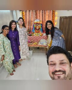 Aishwarya Sakhuja Instagram - With Vighnaharta's blessings, and lots of good food and good times spent with all my favourites, I surely had a Shubh, Sukhi and Khushi wala celebration 😍
.
.
#ganpatibappamorya #bappamorya #darshan #friends #family #festivevibes #aishwaryasakhuja

Outfit by @tara_c_tara

@lizaa_malik 
@gautidihatti 
@aashawarriar 
@geeta_nirupam