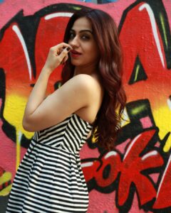 Aksha Pardasany Instagram - The awkward hands poser 🙋🏻‍♀️
Hi Instagram! It’s been a while 🤗