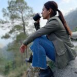 Aksha Pardasany Instagram - Just a girl. Sitting on a mountain. Having chai ❤️