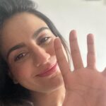 Aksha Pardasany Instagram - Get Ready With Me while I tell you 5 Fun Facts about me ❤️ #GRWM #makeup #makeuproutine #blush #foundation #kajal #lipstick #getreadywithme