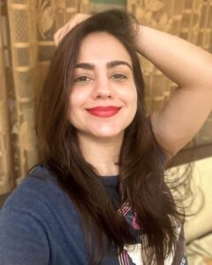 Aksha Pardasany Instagram - Recovering from Dengue. 
Put on some red lipstick to cheer myself up.
It worked 💋💄

Make up | Red Lips