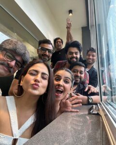 Aksha Pardasany Instagram - Hum sab ki taraf se Shukriya ❤️
Rafuchakkar all episodes streaming on @officialjiocinema !

@manieshpaul @aakashdahiya002 @shirin_sewani @officialsushantsingh @ritams18 @arjunsbaran @kartiknishandar @vikramkochhar 
@tejkarran @miiteshjethvva @himanichauhan 
Missed you @priyabapat 

#series #Rafuchakkar #rafuchakkaronjiocinema