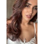 Akshara Gowda Instagram - Cos it’s a good hair day 🤍🎀 #aksharagowda #stylishtamilachi #aksharagowdabikki #stylishtamizhachi #mumbai #goodhairday