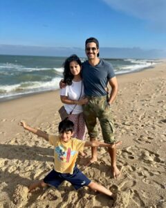 Akshay Oberoi Instagram - Sun, sand & smiles ☀️🏖️😄

#SummersInUS #AkshaysTravelDiaries #FamilyTime
