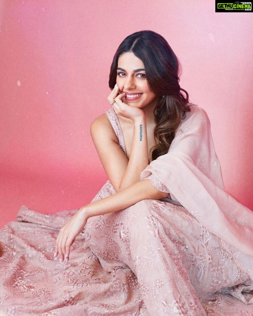 Alaya F Instagram - Adding just a little more pink to your feed 💖🌸 Photographer @tejasnerurkarr Styled by : @mohitrai with @shubhi.kumar Make up by @divyashetty_ Hair by @bhavyaarora Outfit and jewellery @anitadongre Heels: @aprajitatoorofficial