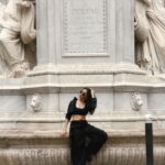 Alaya F Instagram – Posed at a fountain, made croissants and met old friends 🥰 

Styled by @mohitrai with @shubhi.kumar
Assisted by @muskanduaaa 
Shirt: @miakee.official
Pants: @politesociety_official