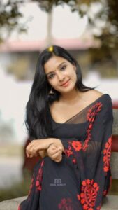 Alphy Panjikaran Instagram - Actress @alphy_panjikaran 
Dop @bigil.benoy 

#alphypanjikaran #bigilbenoy #mallureels #tamilreels #aradhya