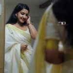 Alphy Panjikaran Instagram - Be Happy 🤗🤗 Life is a balance of holding on and letting go @rahulphotoshoot 📸 #onam #neverending #celebrations #loveyourself #saree #love #happy #instagram #instadaily