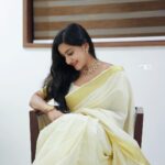 Alphy Panjikaran Instagram - Be Happy 🤗🤗 Life is a balance of holding on and letting go @rahulphotoshoot 📸 #onam #neverending #celebrations #loveyourself #saree #love #happy #instagram #instadaily
