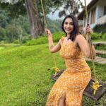 Ameya Mathew Instagram - മാടമ്പിള്ളിയിലെ ആ ചിത്തരോഗി നിങ്ങൾ വിചാരിക്കുന്നപ്പോലെ ഗംഗയും അല്ലാ...🫢🤓😬😅😋💃 . 🎥 @kirankatticaran 😘 . #reelsinstagram #reelitfeelit #happydays #❤️ Coorg,Karnataka