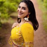 Ameya Mathew Instagram - ഒരു മഴയെത്തും മുൻപത്തെ Haldi ഫോട്ടോഷൂട്ട്…!😋😁💛✨ . Outfit designed by @revathyjayanbabu 💫 Photography @arjunsoorajj MUA @mua_devu_nair_ #picoftheday #justaphotoshoot Trivandrum, India