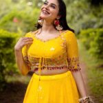 Ameya Mathew Instagram - ഒരു മഴയെത്തും മുൻപത്തെ Haldi ഫോട്ടോഷൂട്ട്…!😋😁💛✨ . Outfit designed by @revathyjayanbabu 💫 Photography @arjunsoorajj MUA @mua_devu_nair_ #picoftheday #justaphotoshoot Trivandrum, India
