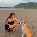Anaika Soti Instagram - Made a new best friend on the beach. He was the goodest boi 🐕🐶🦴