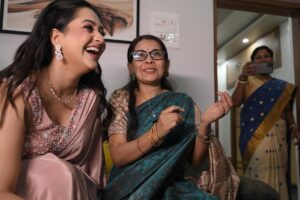 Anamika Chakraborty Instagram - No one can replace you guys! No one! 
Thank you for making our day so special , each one of you! My friends ,  my family! Love you all! ❤️ 

@anujakarmakar @jagritisingh21 @supriya_vii @ravishaw13 @pratapud