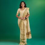 Ananya Instagram - ഓണാശംസകൾ 🌸🌼🍀❤️ Stylist: @sabarinathk_ Pic : @plan.b.actions Assisted: @dayonphotos Saree : @kasavukada_1985 Jewellery: @mayoorajewelerydesigns Mua : @pinkyvisal Studio : @maxxocreative #onam #festival #kerala #thiruvonam #pookalam #family #smile #onamcelebration #onamspecial #love #saree #onamvibe #❤️