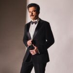 Anil Kapoor Instagram - Cool, confident & commanding! #tiffready #ThankYouForComing 📸 : @sheldon.santos Stylist: @saloniparekh__ Makeup Artist: @deepakchauhanartist Hairstylist: @raskarjaipal @whynot_byzeeba @tiff_net #tiff23 Roy Thomson Hall