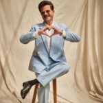 Anil Kapoor Instagram - High on #tiff energy! #thankyouforcoming 📸: @sheldon.santos Stylist: @saloniparekh__ Makeup Artist: @deepakchauhanartist Hairstylist: @raskarjaipal @whynot_byzeeba @tiff_net #tiff23 Toronto, Canadá