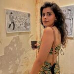 Anisha Victor Instagram - Art night 🖼️ Thursday with the launch of gallery @xxl.gallery exhibition OUTSIDERS. Huge congratulations to the team and @merchantofmuziris on this labour of love, so proud of you! 🌸 #art #artnight #galleryXXL