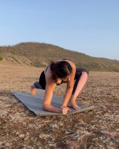Anisha Victor Instagram - Never underestimate
the smallest of your efforts. Remember pebbles pile up
to become mountains
~ @hansajiyogendra 

International Day of Yoga ‘23
योगा से ही होगी 🧘🏻‍♀️ & Summer Solstice #YogaDay #YogaSehiHoga 🌸 #summersolstice #longestdayoftheyear 🌎 
#sportswear #sports #yogawear #athletic