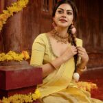 Anusree Instagram - പാടം നിറയെ തുമ്പപ്പൂക്കളും, മുറ്റം നിറയെ ഊഞ്ഞാലുകളും, മനസ്സ് നിറയെ ഓണപ്പാട്ടുകളുമായി വീണ്ടും ഒരു പൊന്നോണം കൂടി വരവായി. എല്ലാവർക്കും ഹൃദയം നിറഞ്ഞ ഓണാശംസകൾ... Click @nithinnarayanan_ MaH @pinkyvisal Outfit @kasavukada_1985 Jewells @meralda.jewels Styling @sabarinathk_ Saree draping @kp_thesareedrapist Location @kondai_lip_resort Assistant @nidhinmaniyan Grading @athuloffi Assistant @jagan Assistant @vijeeshachoos