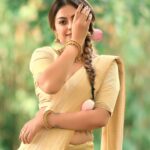 Anusree Instagram - പൂക്കളവും... ആരവങ്ങളും...ഓണക്കോടിയും ആയി ഓണത്തെ വരവേൽക്കാൻ കാത്തിരിക്കുന്ന ഏവർക്കും ഹൃദയം നിറഞ്ഞ ഓണാശംസകൾ... Video @pranavcsubash_photography Stills @nithinnarayanan_ Cuts & Edit @abhishek.g_a MaH @pinkyvisal Styling @sabarinathk_ Saree draping @kp_thesareedrapist Saree @kasavukada_1985 Jewells @meralda.jewels Location courtesy @kondai_lip_resort #reelsinstagram #onam #celebration #onamreels #reeloftheday #traditional #setmundu #accesorios #southindianlook #favourite
