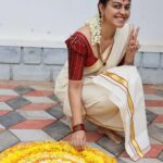 Anusree Instagram - The Best ഓണം... The Best ഓണക്കോടി ❤️ The Best സദ്യ... EVER..... @athiraanoob_luv @ananthanarayanan_luv #onam #todayspic #thiruvonam #family #love #closetomyheart Ponnolq 📷 @mahesh_bhai