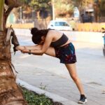 Apoorva Arora Instagram - *insert a random fitness quote* Sima from Mumbai, kidhar ho? 📸- @ajaypatilphotography 🧘‍♀️- @pallavikedia_yoga