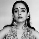 Apoorva Arora Instagram - Where can I sign up to be a sabyasachi bride/model? My eyes are ready! 📸- @gunjan_sainii_