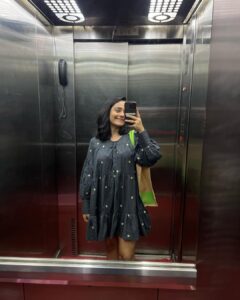 Apoorva Arora Instagram - Not a dump 💛🪷

Black dress/yellow coord set- @untungindia