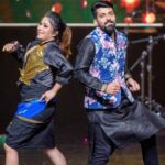 Archana Suseelan Instagram - ‘Kettille Kettille entte kalla cherukkanu kalyanam’…. with super energetic @archana_suseelan 🔥🕺😀 Singapore Onam memories 😍😍 #throwback #onamnight #singapore #megashow #esplanadesingapore #archanasuseelan #danceparty #finale #kalasakottu #cinematic #dappankuthu #pokkiriraja #mammootty #prithviraj #malayalamcinema #malayalamsong #superhitsongs #singaporemalayalee #greatful #actor #gibugeorge #lovenlife❤