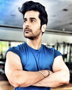 Arjan Bajwa Instagram - Working hard in silence… they will hear the noise !!! .
.
.
.
.
.
.
#arjanbajwa #bollywood #bollywoodactor #mensfashion #menstyle #menswear #fitness #workout #training #actorslife #reels #reelsindia #viralvideos #instafit #monday #mondaymotivation