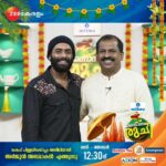 Arjun Ashokan Instagram - Onnonnara Ruchi | Sat - Sun | 12.30 PM | Zee Keralam പാചക കലവറയിൽ സുരേഷ് പിള്ളയ്‌ക്കൊപ്പം അതിഥിയായി അർജുൻ അശോകൻ എത്തുന്നു. മറക്കാതെ കാണുക ഒന്നൊന്നര രുചി ഇന്ന് ഉച്ചയ്ക്ക് 12.30 ന് നമ്മുടെ സ്വന്തം സീ കേരളം ചാനലിൽ #ZeeKeralam #NeithedukkamJeevithaVismayangal #ZeeKeralamHD #ZeeKeralamOnMyTV #Onnonnararuchi #ZkPromos Watch Anytime, Anywhere on ZEE5 - https://zee5.onelink.me/RlQq/fmalDownloadZEE5App