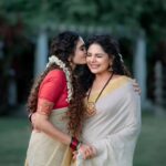 Asha Sharath Instagram - This Onam, I wish that the spirit of this auspicious festival stays with you in everything you do. Here's wishing you and you family a very happy Onam🌼 📷 @hi_techwedding_company