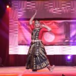 Asha Sharath Instagram - Back home now in kochi after performing at AKMG (Association of Kerala Medical Graduates) in Michigan - USA on the 23rd this week. On the 22nd was a special chat Q&A session with the AKMG delegates. Felt very happy to see our Kerala Malayalee doctors doing very well in USA.😊👍. Hats off to them. They have played their part in establishing our Kerala presence in USA and furthering our art and culture there. That the AKMG members participated in the program by way of a dance performance with me on stage is a proud reminder of the artistic talents amongst doctors. Art is one medium to bind people together and bring the warmth and closeness amongst us Malayalees in far away countries too. Specail thanks to AKMG USA team for having made this event a grand success 🙏🙏😍😍❤️. @biju.zacharia