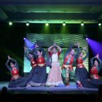 Asha Sharath Instagram - Back home now in kochi after performing at AKMG (Association of Kerala Medical Graduates) in Michigan - USA on the 23rd this week. On the 22nd was a special chat Q&A session with the AKMG delegates. Felt very happy to see our Kerala Malayalee doctors doing very well in USA.😊👍. Hats off to them. They have played their part in establishing our Kerala presence in USA and furthering our art and culture there. That the AKMG members participated in the program by way of a dance performance with me on stage is a proud reminder of the artistic talents amongst doctors. Art is one medium to bind people together and bring the warmth and closeness amongst us Malayalees in far away countries too. Specail thanks to AKMG USA team for having made this event a grand success 🙏🙏😍😍❤️. @biju.zacharia