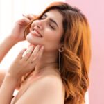 Ashima Narwal Instagram - 𝙄 𝙖𝙢 𝙖𝙩 𝙥𝙚𝙖𝙘𝙚 𝙬𝙞𝙩𝙝 𝙬𝙝𝙤 𝙄 𝙖𝙢 𝙛𝙤𝙧 𝙢𝙮 𝙞𝙣𝙩𝙚𝙣𝙩𝙞𝙤𝙣𝙨 𝙖𝙧𝙚 𝙜𝙤𝙤𝙙 𝙖𝙣𝙙 𝙢𝙮 𝙝𝙚𝙖𝙧𝙩 𝙞𝙨 𝙥𝙪𝙧𝙚. 𝙇𝙤𝙫𝙚 𝘼𝙨𝙝 #loveashima #ashima #ashimanarwal #misssydneyelegance #missindia #australianmodel #indianmodels #tollywood #bollywood #kollywood #kollywoodactress #kollycinema #beautyobsessed #beautifuldress #portraitoftheday #beautifulactress #influencerlife #ig_indiashots #ig_delhi #influencersofinstagram #digitalinfluencers Hyderabad