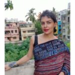 Bidita Bag Instagram - একলা চলো রে times when you have gotten disillusioned or being questioned, times when you found yourself alone on the path to your dreams Have these words encouraged and motivated you ; urged you to follow your dreams, irrespective of who is with you ? From our childhood to now this song has given courage to many.. to keep walking on the path they find true to the heart! Saree: @forsarees Photo: Daddy Bag #saree #sareelove #blockprint #eklachalore #rabindrasangeet #makeinindia #vocalforlocal #sustainablefashion #forsarees