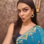 Bidita Bag Instagram - @shreyastalpade27 is a complete sweetheart. I have watched so many of his films over the years, like Iqbal, Dor. His comic timing is also superb. He is very grounded and cooperative. I remember we needed a blue saree to shoot for a scene but couldn't find one. At the time Shreyas was going to from Mumbai for a day, so I requested him if he could request his wife and bring a blue saree with him. And he brought a suitcase full of blue sarees to chose from. 🤦💙 He is that dedicated and cooperative with his team. @deeptitalpade is equally sweet 😍💙 #TeenDoPaanch