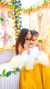 Charu Asopa Instagram - Your are my everything mera bachha… can’t even imagine my existence without you ❤️🧿. Love you my princess. Happy daughter’s day my jaan. 😘