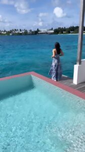 Daisy Shah Instagram - Ocean breeze and a mind at ease 🌊😌
.
.
.
@travelwithjourneylabel 
@jumeirahmaldives 
@jumeirahgroup 
.
.
.
#jumeirahmaldives #jumeirahhotels ##timeexceptionallywellspent #journeylabel #travelwithjourneylabel #youarespecial #thinkholidaythinkjourneylabel #luxuryholiday #maldives