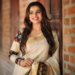 Delna Davis Instagram - The timeless charm of Kerala sarees. 🌾 #classicelegance #onam2023 #onam