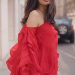 Diana Penty Instagram - Stay tuned to watch @lenskart and I take over @hautecoutureweek and get ready to be captivated by the extraordinary! ♾️ Championing #DoMoreBeMore in Fashion ♾️ #LenskartAtParisCoutureWeek #LKParCot @lenskart