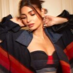 Diana Penty Instagram - When life gets blurry, adjust your focus. Or don’t ☺️ Outfit: @saakshakinni Bag: @celine @myalmari_ Styling: @namitaalexander Glam: @shraddhamishra8 Shot by: @shivamguptaphotography