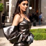 Diana Penty Instagram - My first @zuhairmuradofficial show at #ParisHauteCouture week. Thank you for having me! A spectacular show 😍 Outfit: @maeparisofficial Styling: @namitaalexander Glam: @shraddhamishra8 Photos: @shakeelbinafzal Production: @fetch_india