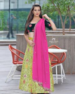 Diksha Panth Instagram - Be okay with waiting alone until you’re VALUED😊

 #instalike #instadaily #instamood #loyalty #diikshhapanth #follow #instagram  #followme 

PC : @akashchatlaniphotography 
Outfit : @kavya_pooja_designstudio 
MUA : @rjsplendour_makeup_artistry
Shoot coordinator : @navneeth_bhansali