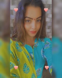 Diksha Panth Instagram - A strong soul with soft heart☺️ swipe left 👈 #love #peace #loyalty #berealbetrue #deekshapanth