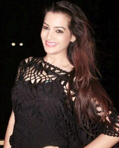 Diksha Panth Instagram - She wrote love with her smile and magic with her eyes🤗 #love #peace #loyalty #berealbetrue #deekshapanth